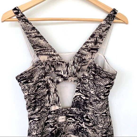 Silence + Noise Lined mini dress with crisscrossed  straps - Picture 2 of 8